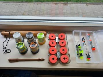 Forel spullen , deeg, glasloodjes, dobbers enz  enz beschikbaar voor biedingen