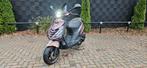 Piaggio zip 80cc | Full option Off White | Akrapovic!!, Fietsen en Brommers, Ophalen, Zo goed als nieuw, Zip