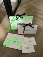 Nieuw wit Chanel cadeau doos driehoek ~22x12x5cm met strik, Ophalen of Verzenden, Zo goed als nieuw, Overige typen