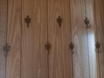 (Kapstok) haakjes/ hangers (wandhaken) beschikbaar voor biedingen