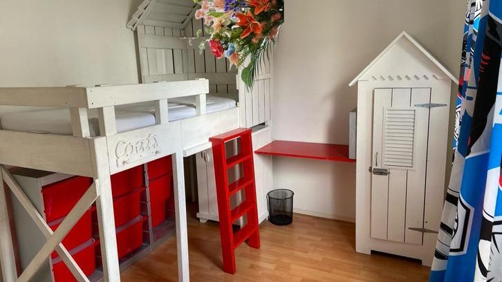 Complete kinderkamer meisje bed bureau kasten kidsfactory, Kinderen en Baby's, Kinderkamer | Complete kinderkamers, Zo goed als nieuw