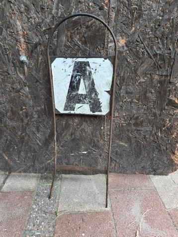 Dresuur letters  beschikbaar voor biedingen