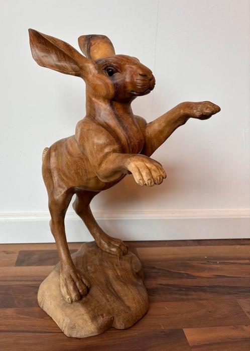 Suar-houren staande haas +/- 50cm hoog +/- 25cm breed, Antiek en Kunst, Kunst | Beelden en Houtsnijwerken, Ophalen of Verzenden