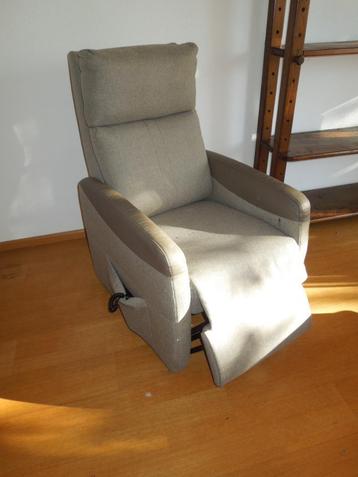 Sta op stoel / fauteuil  beschikbaar voor biedingen