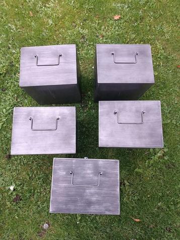 metalen kist 5x afmetingen 32x28x21 cm beschikbaar voor biedingen