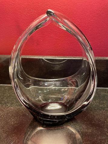 Decoratieve vaas beschikbaar voor biedingen