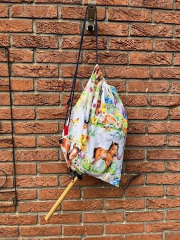 Leuke tas / rugzak voor hobbyhorse met paardenprint beschikbaar voor biedingen