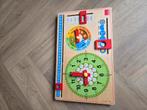 Leerklok, kalenderklok Goula, Ophalen of Verzenden, Zo goed als nieuw, 6 maanden tot 2 jaar, Van hout