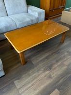 Retro houten salontafel met glazen plaat, Huis en Inrichting, Ophalen, 100 tot 150 cm, 50 tot 100 cm, Zo goed als nieuw