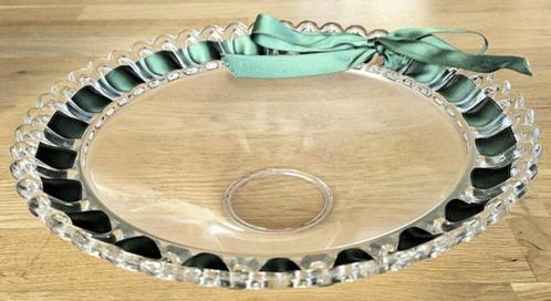 Fruitschaal met een lint door de rand., Huis en Inrichting, Woonaccessoires | Schalen en Manden, Zo goed als nieuw, Schaal, Rond
