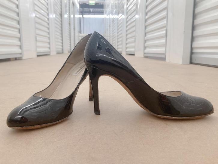 LK Bennett feestelijke lakpump - Stila, Kleding | Dames, Schoenen, Zo goed als nieuw, Pumps, Zwart, Ophalen of Verzenden