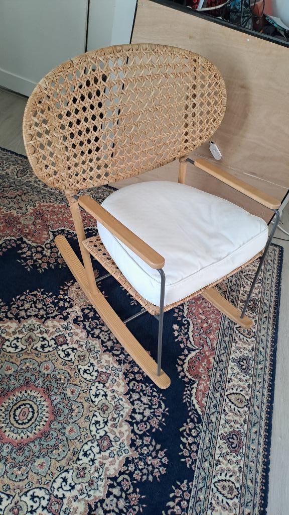 IKEA stoel Grönadal schommelstoel met kussen, Huis en Inrichting, Stoelen, Zo goed als nieuw, Eén, Hout, Metaal, Riet of Rotan
