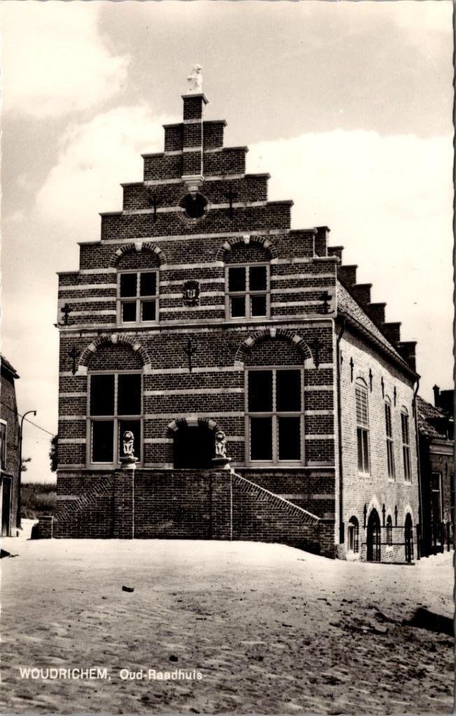 Woudrichem - Oud Raadhuis, Verzamelen, Ansichtkaarten | Nederland, Ongelopen, Noord-Brabant, 1940 tot 1960, Verzenden