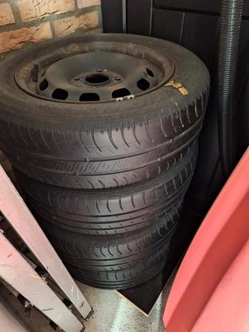 4 Banden en Velgen Ford Fiesta  beschikbaar voor biedingen