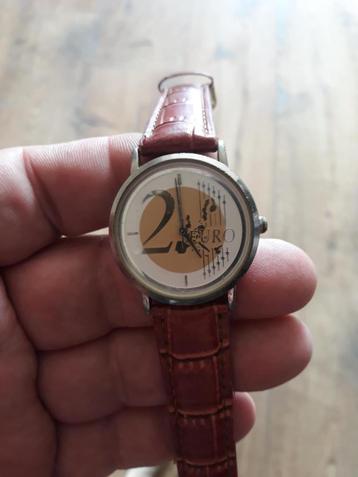 horloge met een 2 euro afbeelding er op beschikbaar voor biedingen