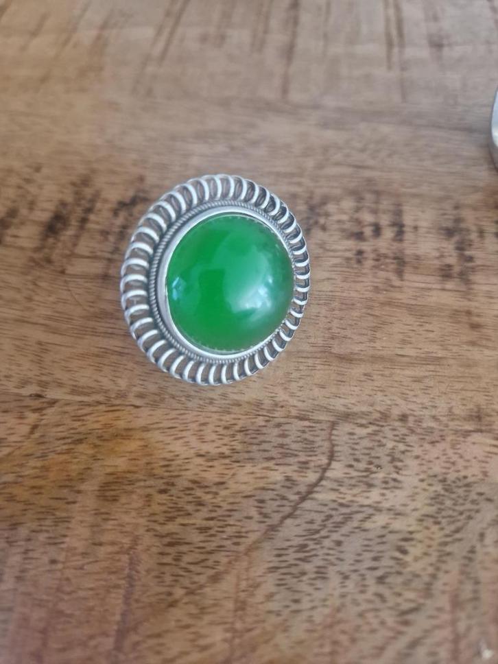 Oude zilveren ring met smaragd rond. Maat 17., Sieraden, Tassen en Uiterlijk, Antieke sieraden, Ring, Zilver, Met edelsteen, Ophalen of Verzenden