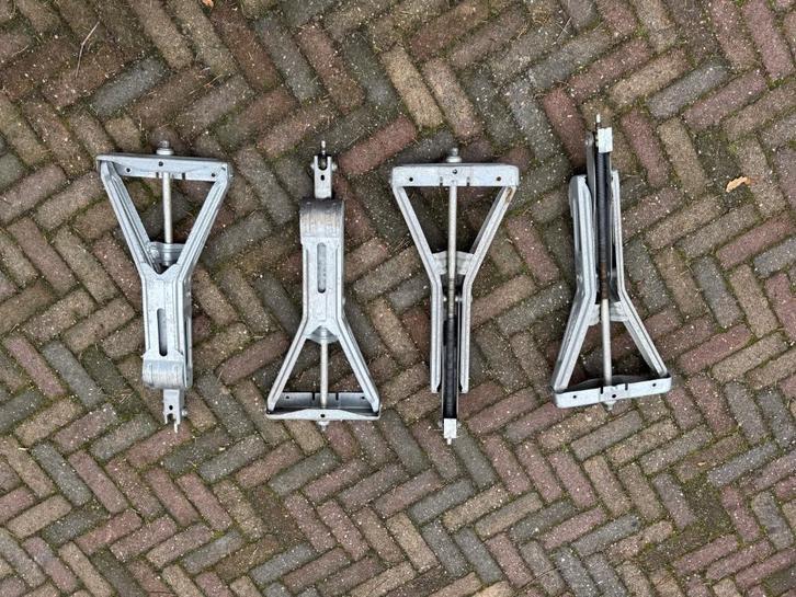 4 Alko caravan uitdraai hoeksteun te koop voor €75,-, Caravans en Kamperen, Caravan accessoires, Gebruikt, Ophalen
