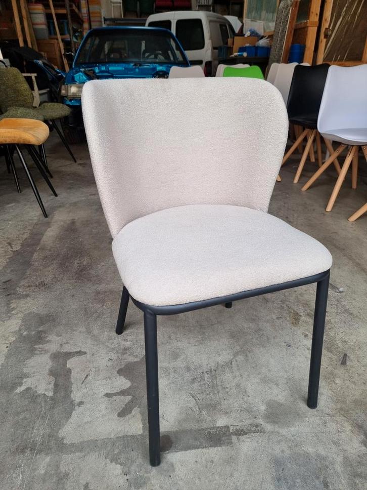 Nette eetkamerstoel wit met zwarte poten, Huis en Inrichting, Stoelen, Nieuw, Eén, Stof, Wit, Ophalen of Verzenden