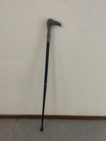 Nieuwe wandelstok met vogelhoofd met blauw oog beschikbaar voor biedingen