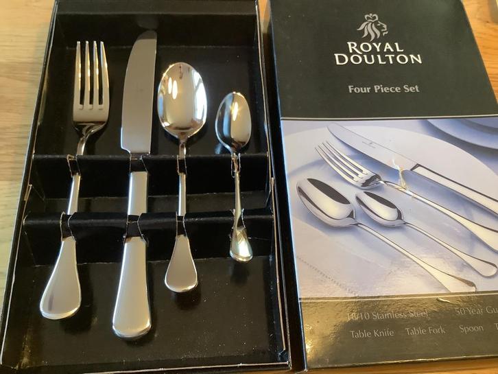 Nieuw bestek setje Royal Doulton, Huis en Inrichting, Keuken | Bestek, Zo goed als nieuw, Rvs of Chroom, Ophalen of Verzenden