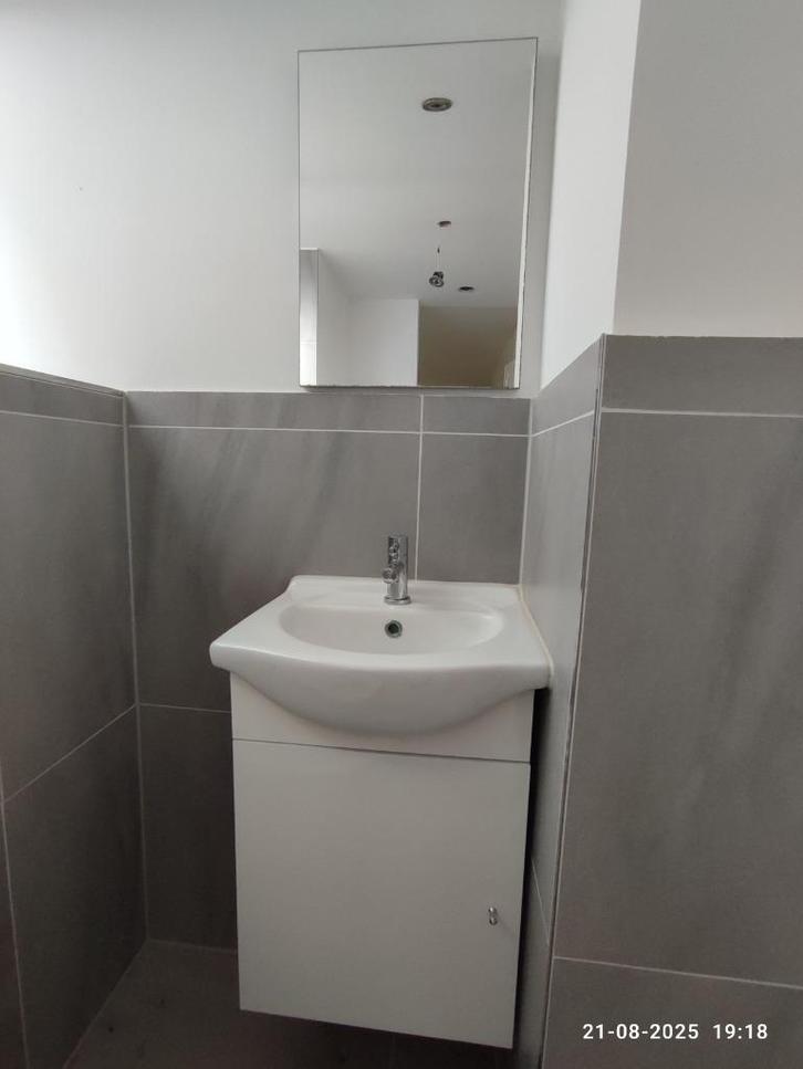 Set toiletmeubel wit met Aquavive kraan, spiegel en afvoer, Huis en Inrichting, Badkamer | Badkamermeubels, Zo goed als nieuw