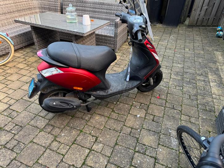 Zip sp 2017, Fietsen en Brommers, Snorfietsen en Snorscooters, Gebruikt, Piaggio, Benzine, Ophalen