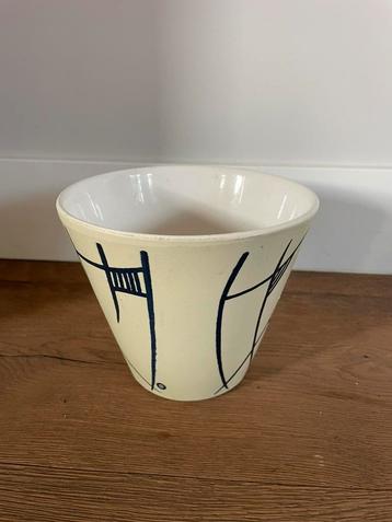 Jaren '50 bloempot 'Linur beschikbaar voor biedingen