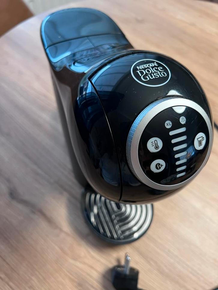 Dolce Gusto Genio S - 1 jaar oud, Witgoed en Apparatuur, Koffiezetapparaten, Gebruikt, Koffiepads en cups, Koffiemachine, 1 kopje