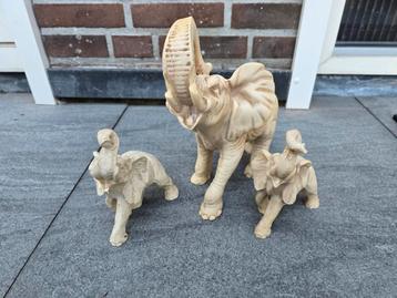 Vintage 3 massieve olifanten  beschikbaar voor biedingen