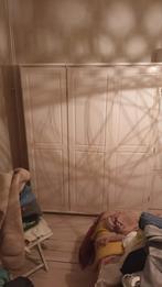 Gratis op te halen. 1 witte kledingkast met deurtjes, Huis en Inrichting, Kasten | Kledingkasten, Ophalen, Gebruikt, 50 tot 75 cm
