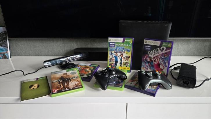 Xbox 360 Kinect met 2 controllers en games, Spelcomputers en Games, Spelcomputers | Xbox 360, Ophalen of Verzenden