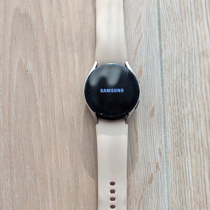 Samsung Galaxy Watch 5 - Smartwatch, Sieraden, Tassen en Uiterlijk, Smartwatches, Zo goed als nieuw, Android, Zilver, Afstand