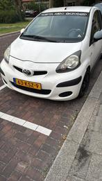 Toyota Aygo 1.0 12V Vvt-i 3DRS MMT 2010 Wit, Auto's, Voorwielaandrijving, Stof, 4 stoelen, Origineel Nederlands