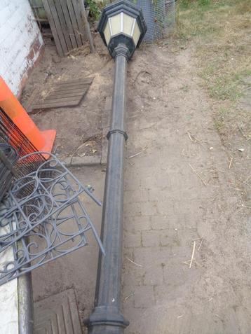 Antieke metalen straatlantaarn Hoogte 3 m 50 beschikbaar voor biedingen