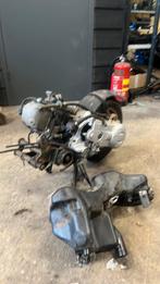 Iget blok werkend er onder vandaan, Ophalen, Zo goed als nieuw, Blok, Piaggio