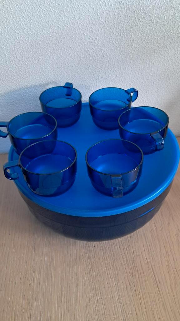 TUPPERWARE BLUE SALAD / PUNCH BOWL NIEUW, Huis en Inrichting, Keuken | Tupperware, Nieuw, Bak of Kom, Ophalen of Verzenden