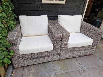 Loungestoelen van kunststofwicker met  allweather kussens beschikbaar voor biedingen