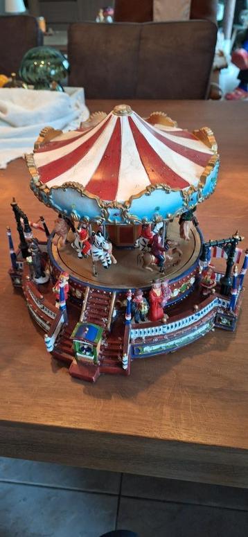Draaimolen carousel voor in kerstdorp kerst huis kerst decor beschikbaar voor biedingen