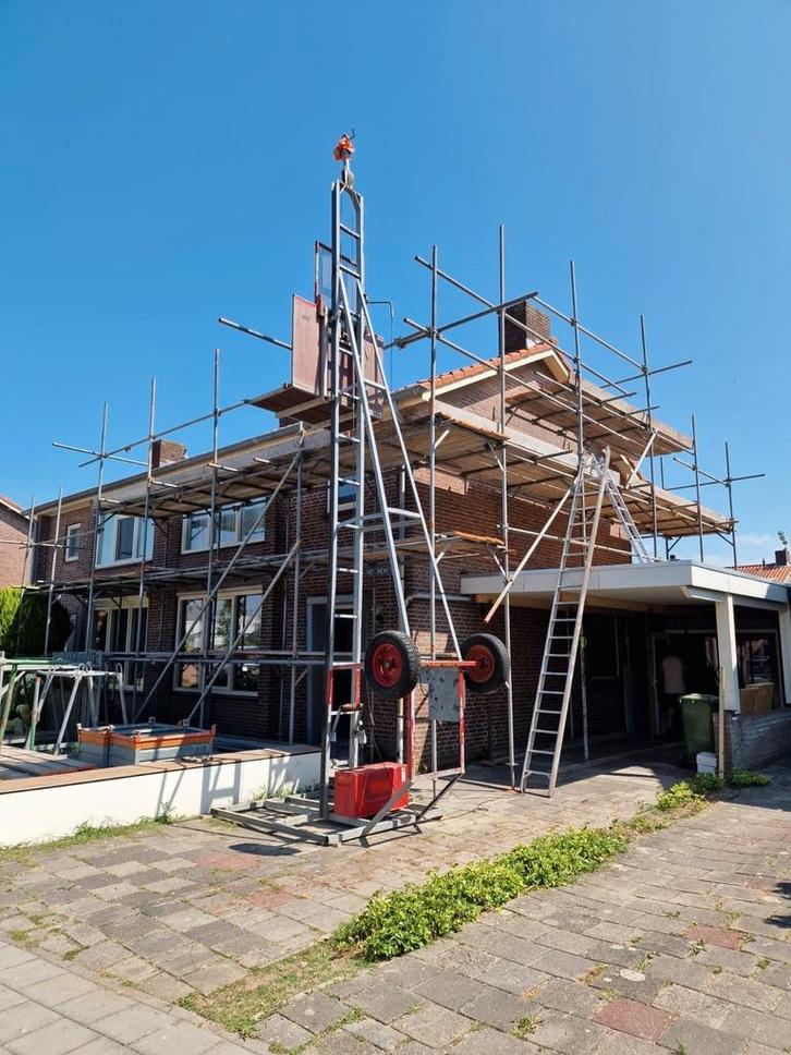 Huur bouwlift steiger schroefstempels, Doe-het-zelf en Verbouw, Steigers, Zo goed als nieuw, 5 meter of hoger, Ophalen