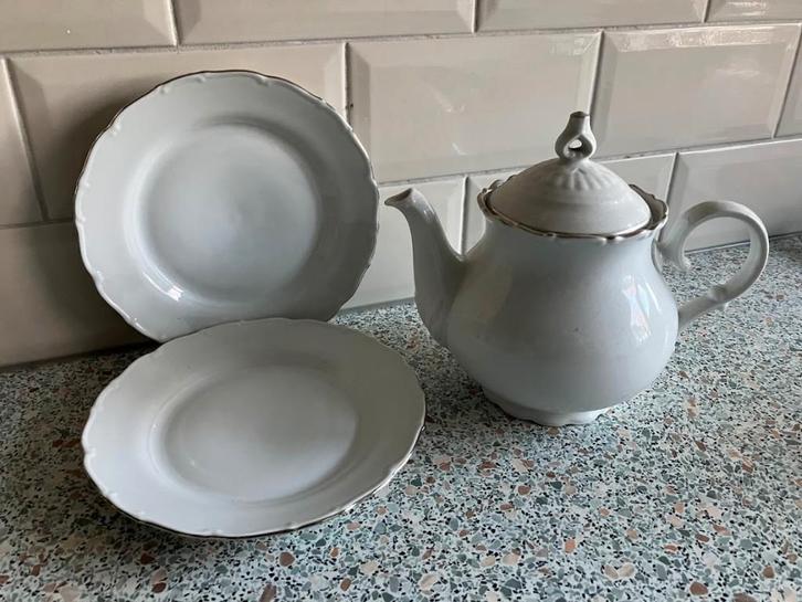 MZ Czechoslovakia koffiepotje met twee ontbijtbordjes, Antiek en Kunst, Antiek | Servies los, Ophalen of Verzenden