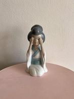 vintage porseleinen beeldje van Mirete Bone China., Verzamelen, Beelden en Beeldjes, Ophalen, Zo goed als nieuw, Mens