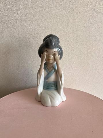 vintage porseleinen beeldje van Mirete Bone China. beschikbaar voor biedingen