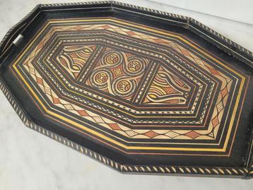 Vintage dienblad uit Indonesië.  beschikbaar voor biedingen