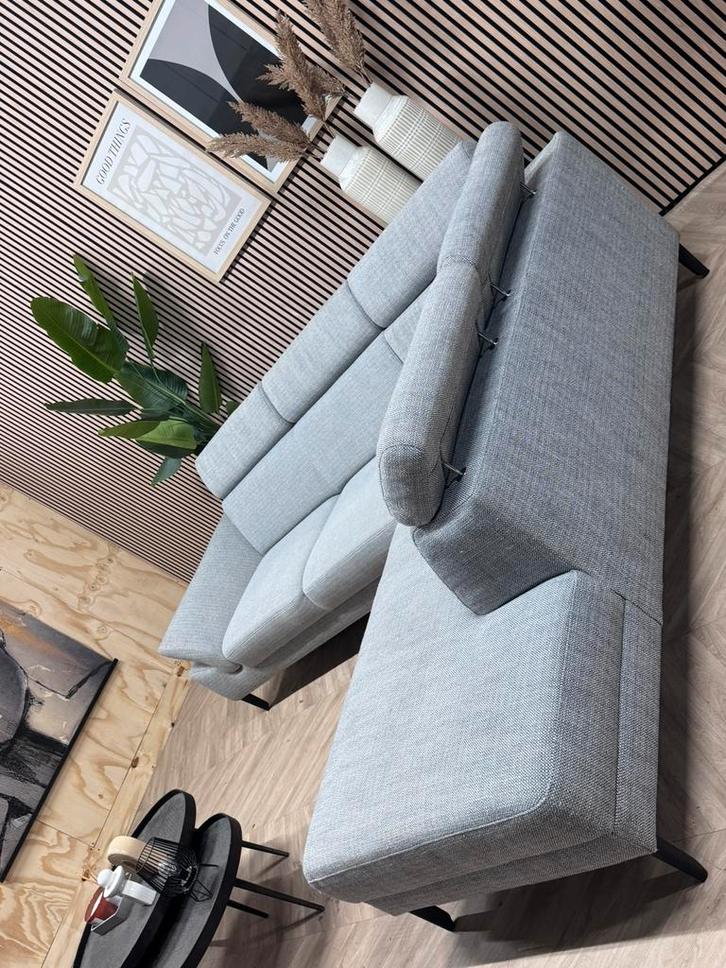 ZGAN Montel Modena Hoekbank - Grijs - 267 x 215, Huis en Inrichting, Banken | Bankstellen, Zo goed als nieuw, Hoekbank, Vierpersoons of meer