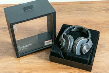 AKG K550 closed-back / gesloten koptelefoon beschikbaar voor biedingen