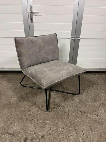 1 Luxe velvet grijze fauteuil showroom model beschikbaar voor biedingen