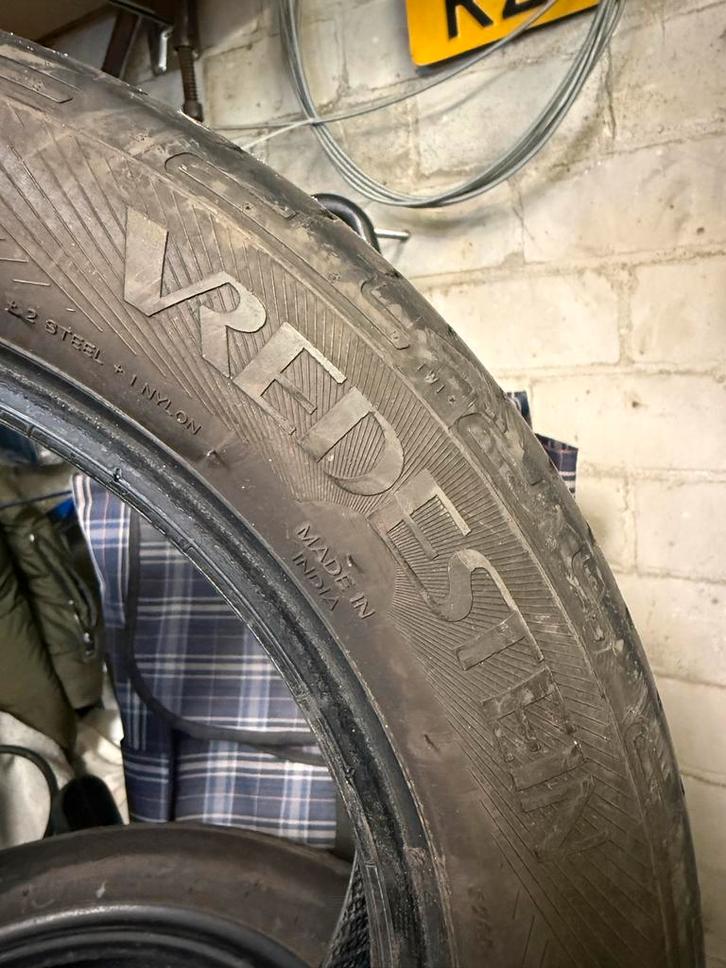 Banden Peugeot 107 / C1 / Aygo - Set van 4, Auto diversen, Autosport-onderdelen, Gebruikt, Ophalen