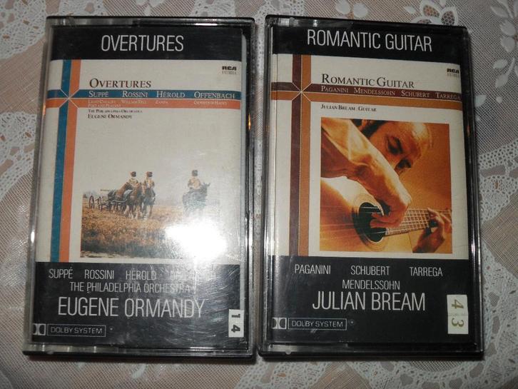 2 CASSETTEBANDJES ROMANTIC GUITAR + OVERTURES., Cd's en Dvd's, Cassettebandjes, Zo goed als nieuw, Origineel, Klassiek, 2 t/m 25 bandjes