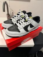 Nike Dunk Low black/photon dust volt white maat 44,5, Kleding | Heren, Schoenen, Nieuw, Ophalen of Verzenden, Sneakers of Gympen