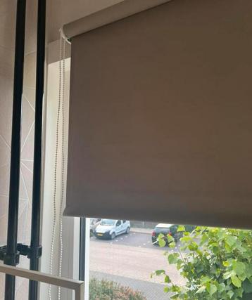 Rolgordijn 140x170 beschikbaar voor biedingen